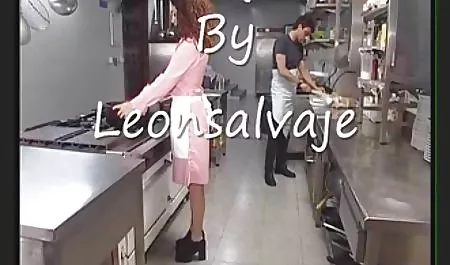 শিক্ষক এবং ছাত্র ভূমিকা সামনে একজন ছাত্র