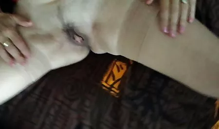 আপস্কার্ট রাস্তায় শিক্ষার্থীরা