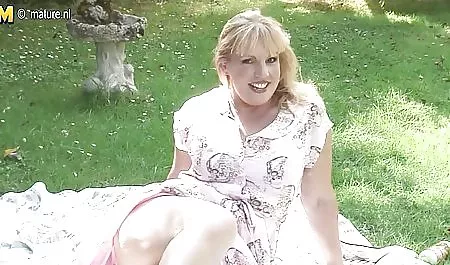 একজন বোন, তার প্রথম, পোঁদ, লিঙ্গ, দিতে