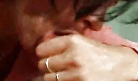 কন্যা মাতাল হয় এবং তার বাবা beats তার পায়ু