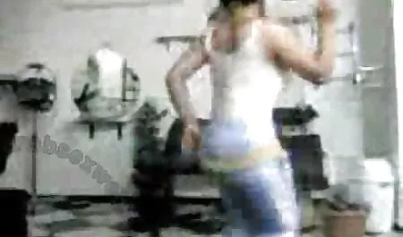 জুলিয়া অ্যান rides সঙ্গে রাগ দই