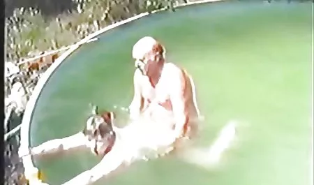 প্রাক্তন বান্ধবী তোলে, Twerk, যখন তিনি একটি মোরগ rides