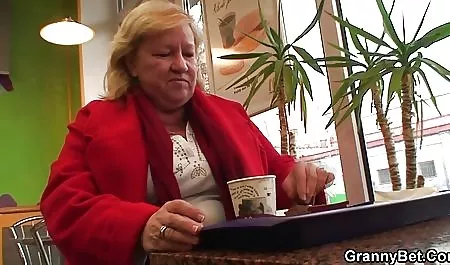 সরকারী দুর্দশা, পোঁদ, সঙ্গে সুর তারকা