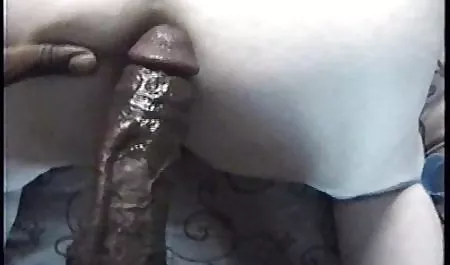 একটি যুবতী দৌড়ে আউট, এবং বিনিময় জোড়া ট্রেন