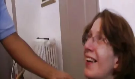 Dedea করে, তার প্রেমিক এবং তারপর rides উপর এটা একটা কুত্তার বাচ্চা!